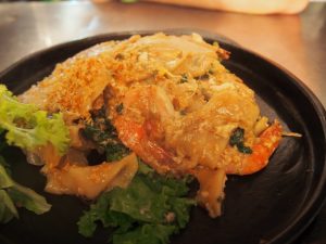 Fried noodles with shrimp and Thai basil