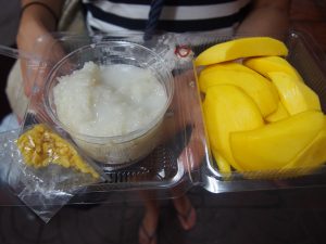 Sticky rice with mango and coconut